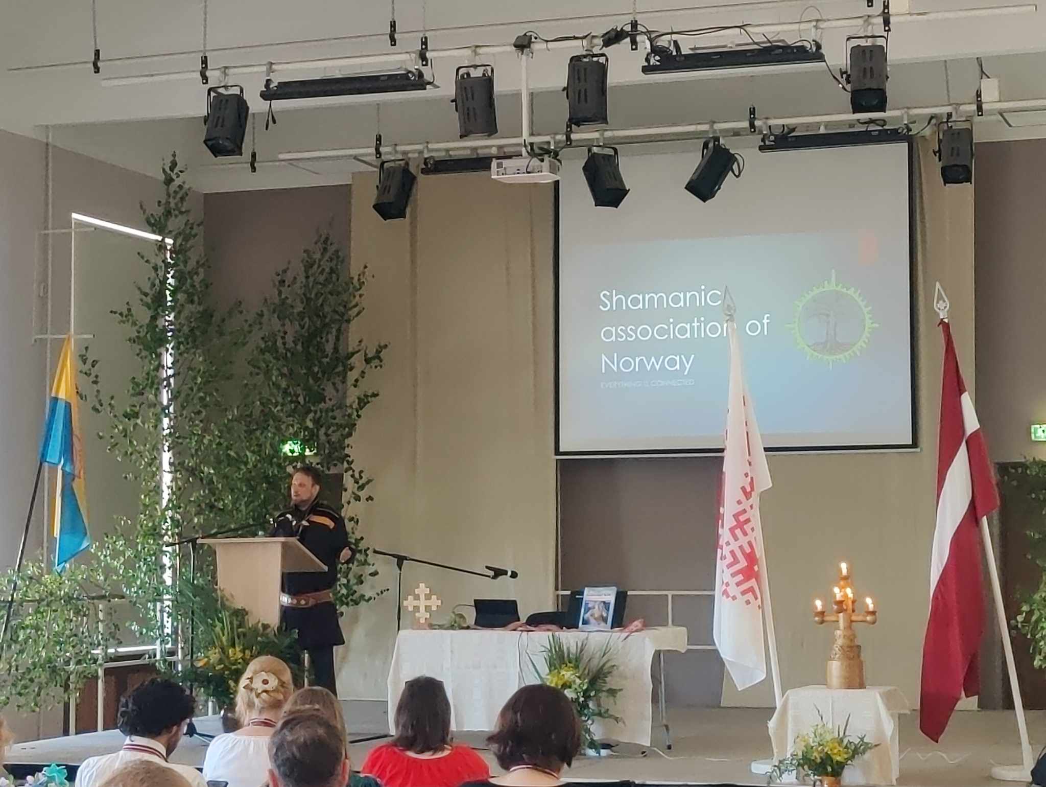 Bilde 1 fra Sjamanistisk Forbund inn i styret for ECER (European congress of ethnic religions)