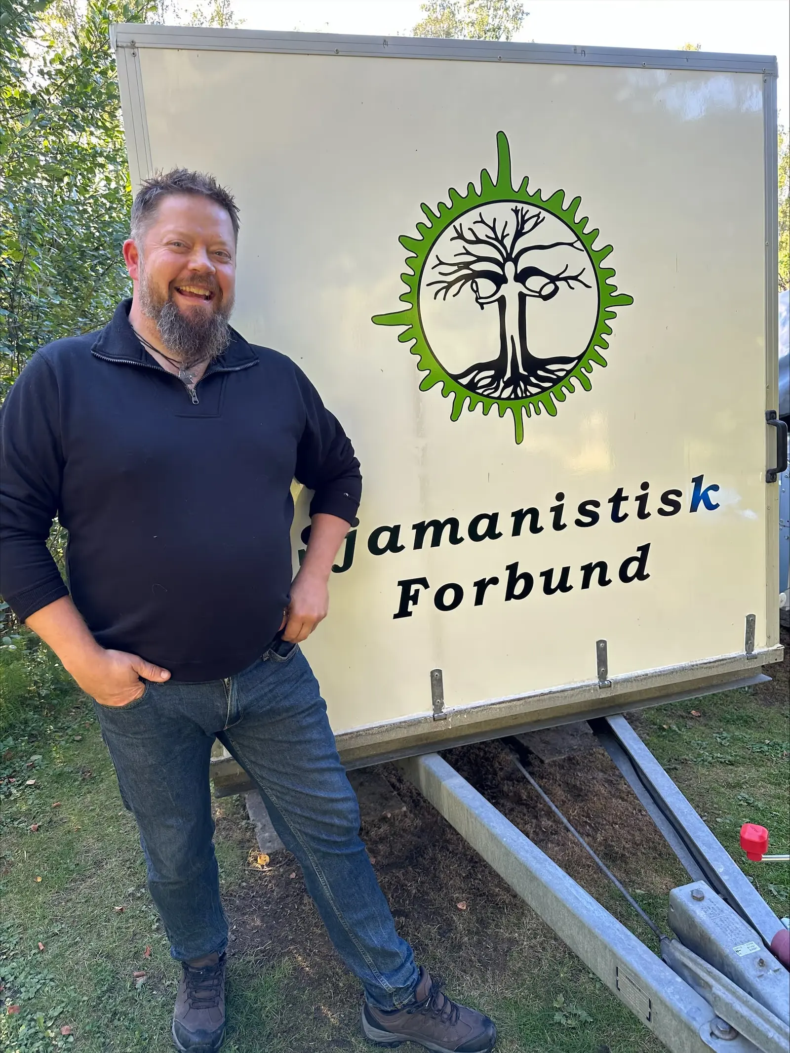 Bilde 1 fra Ur-troens dag samler naturspirituelle foran stortinget
